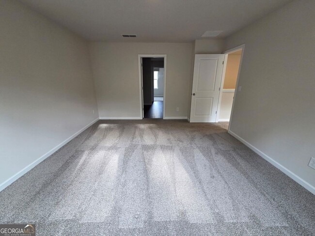 Building Photo - 167 Vly Oak Dr