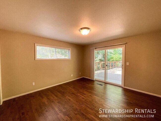 Building Photo - 1800 Sylvan St