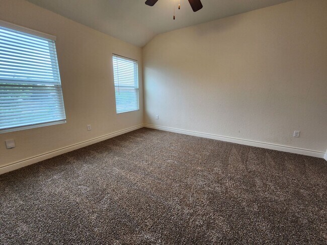 Building Photo - 3/2.5/1.5 Fourplex with Granite Countertops, 9ft Ceilings, Fridge, Washer, Dryer / NBISD