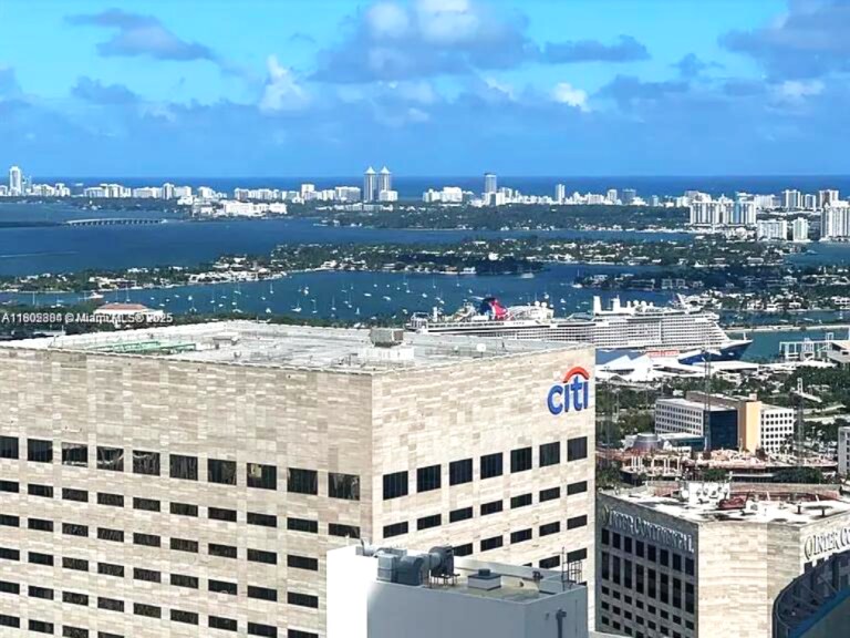 Building Photo - 300 Biscayne Boulevard Way