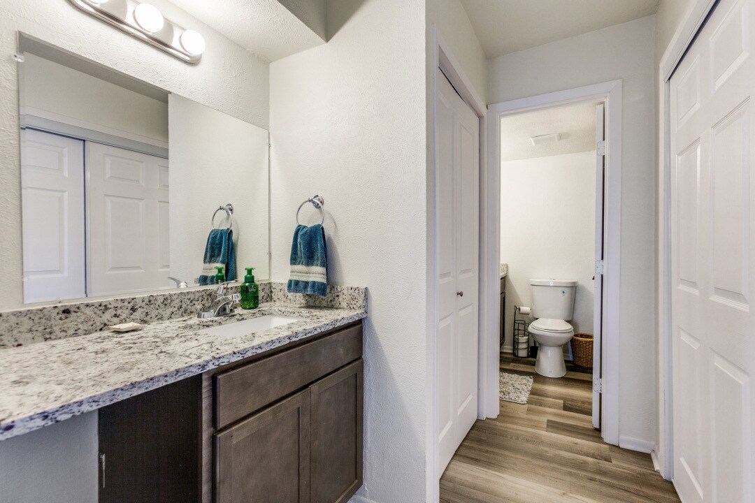 Building Photo - 4120 Towngate Blvd