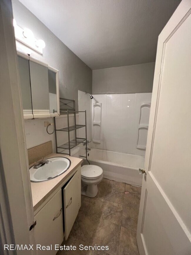 Building Photo - 2 br, 1 bath House - 111 1/2 East Fairview