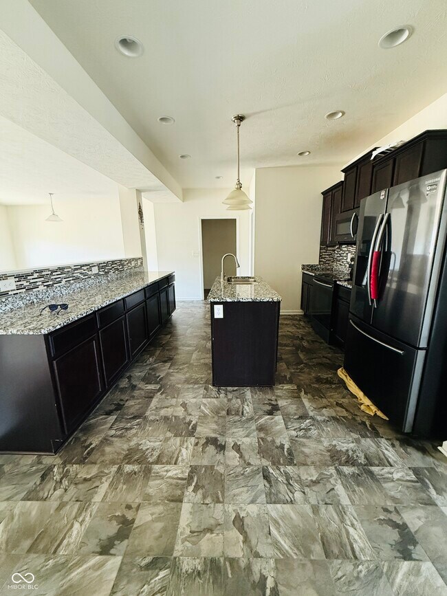 Building Photo - 822 Blue Ash Trail