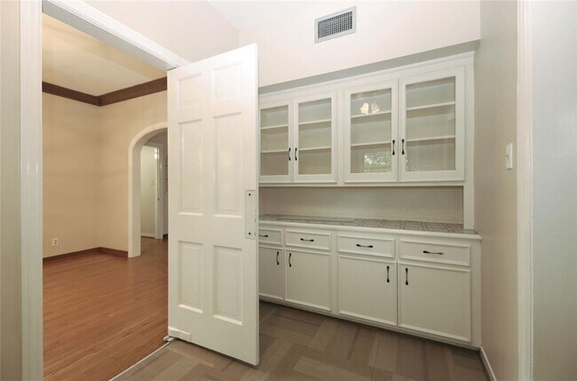 Building Photo - 2301 Sunset Blvd