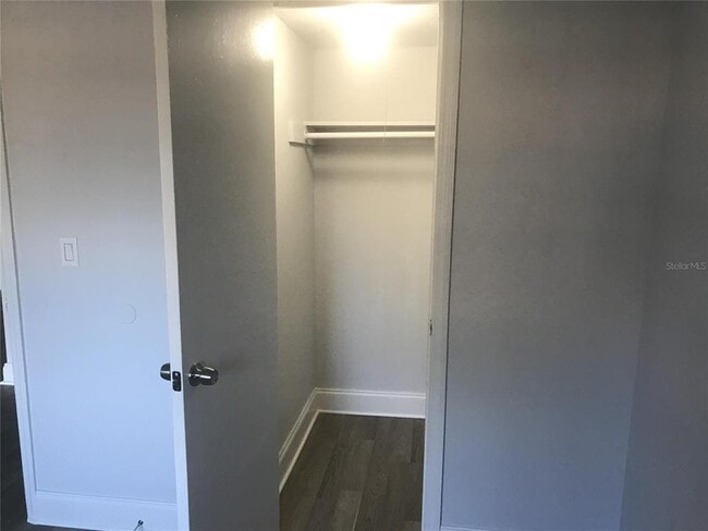 Building Photo - 492 Banyon Tree Cir