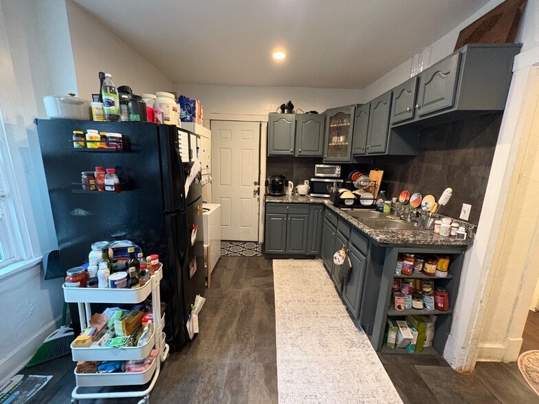 Building Photo - 5850 Alderson St