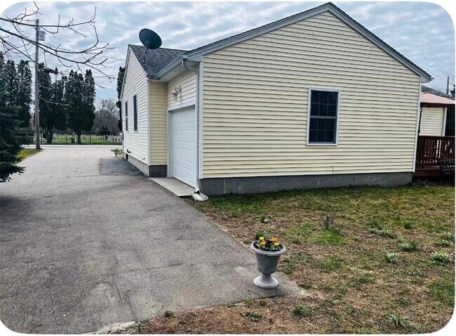 Building Photo - 33 Cobblestone Ln
