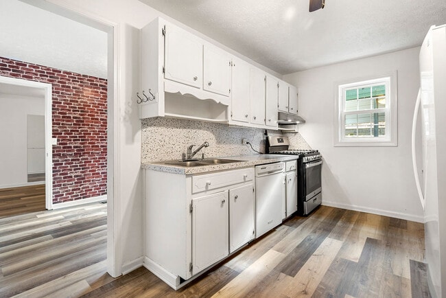 Building Photo - 89 Silas King St