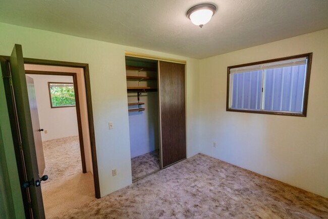 Building Photo - 2134