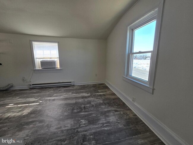 Building Photo - 76 Chestnut St