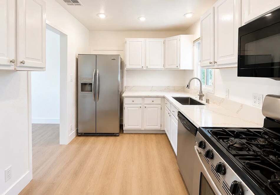 Building Photo - 6986 Elegance Ct
