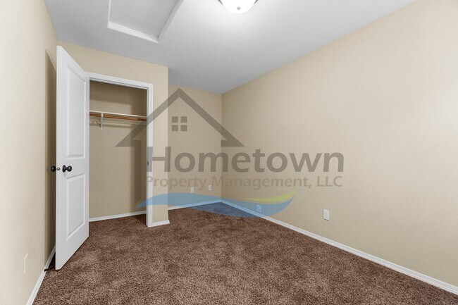 Building Photo - 2 Bedroom 1 Bath Home with Off-Street Parking Available in Coeur d'Alene!