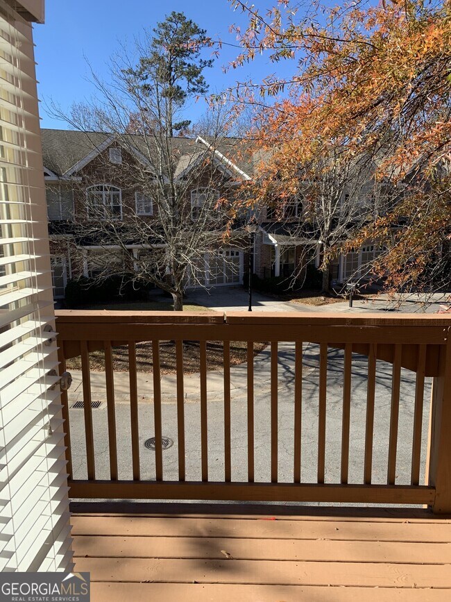 Building Photo - 5460 Glenridge View NE