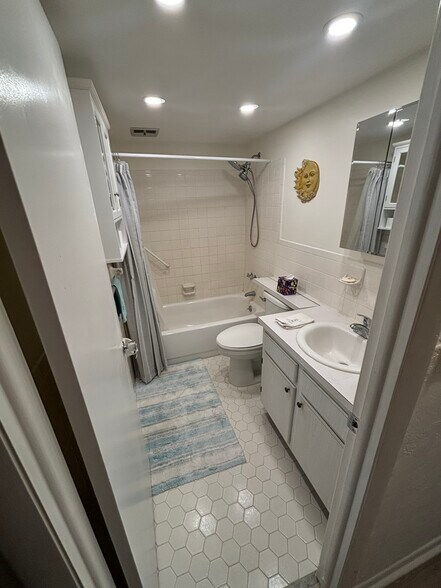 Building Photo - 8454 111th St