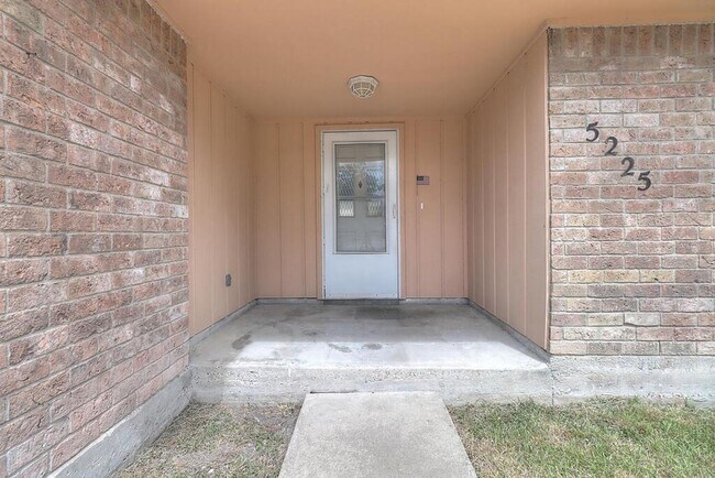 Building Photo - 5225 Bonham St