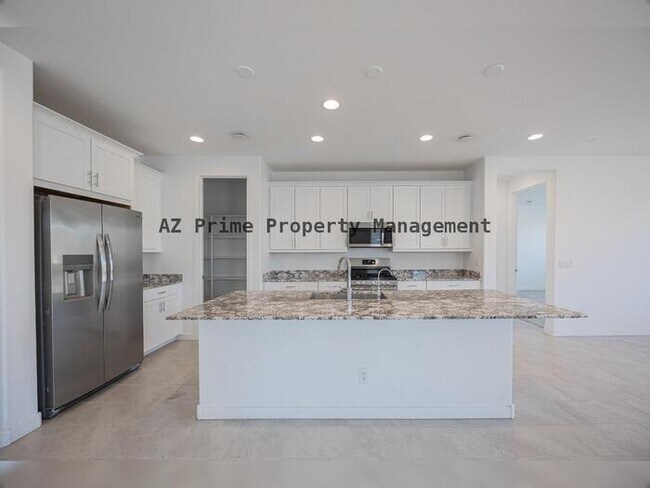 Building Photo - 4607 S 111th Dr