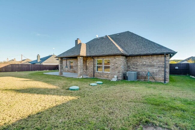 Building Photo - Stunning 3-bedroom, 2-bathroom home on an over-sized lot in Aledo ISD!