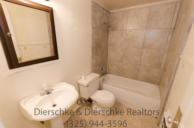 Building Photo - Affordable 2 bedroom home CLOSE ACCESS TO LOOP 306!