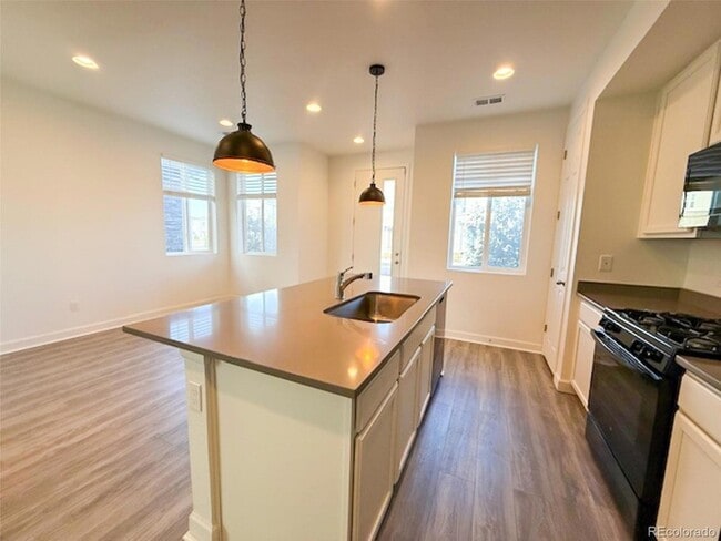 Building Photo - 591 S Pitkin Ct