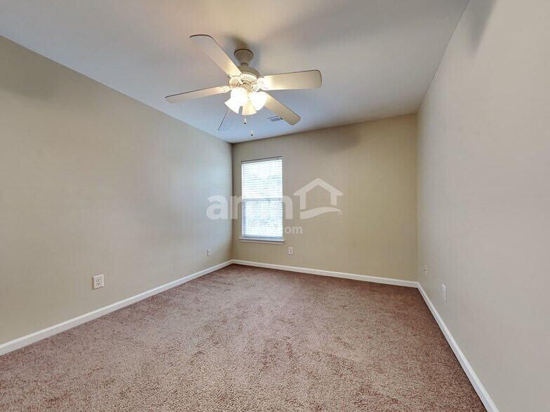 Building Photo - 2411 Thoreau St