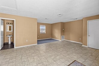 Building Photo - 2200 Peach Ave