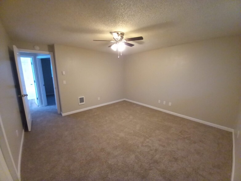 Building Photo - 2762 SE 7th Ave