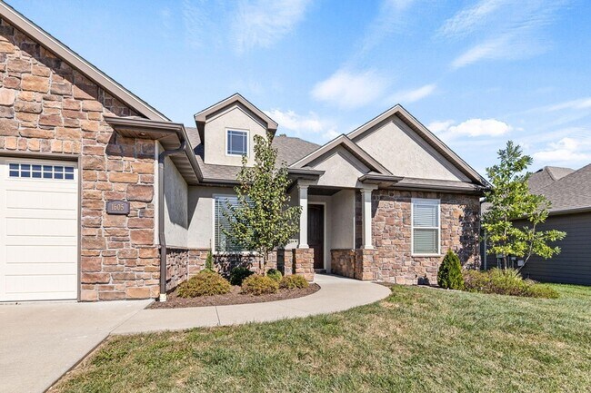 Building Photo - 1605 Labrador Dr