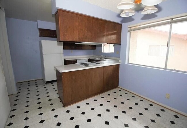 Building Photo - 409 Ellwood Beach Dr
