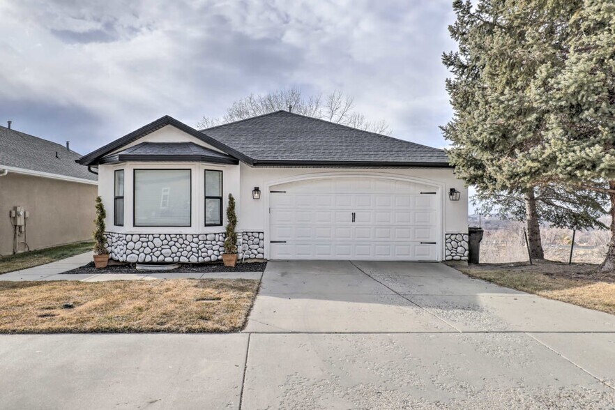 Building Photo - 694 S Slate Canyon Dr