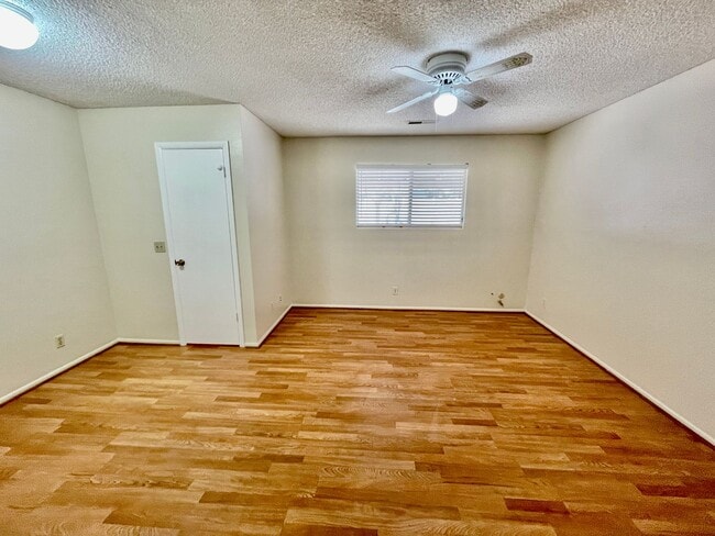 Building Photo - Pet Friendly Home in Washington with Large Fenced Yard