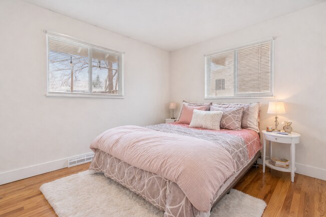 Building Photo - 3 Bed House w/ Huge Yard + Garage – Near Old Town & CSU