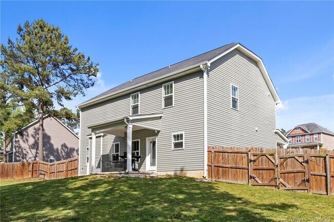 Building Photo - 789 Equestrian Way