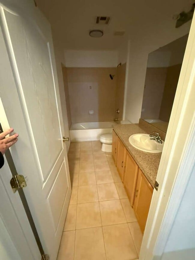 Building Photo - Stunning Home with Private Pool in Manchester