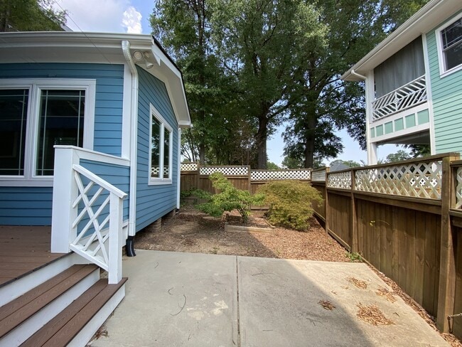 Building Photo - 305 Mallard Ave