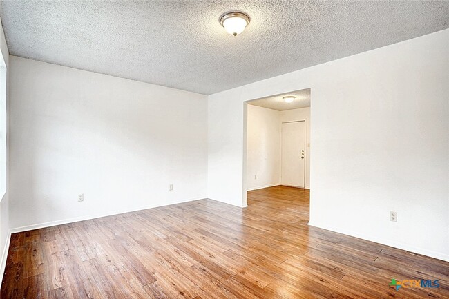 Building Photo - 726 Old Martindale Rd