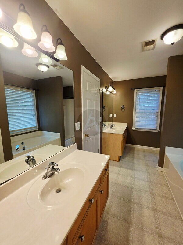 Building Photo - 236 Flagstone Way