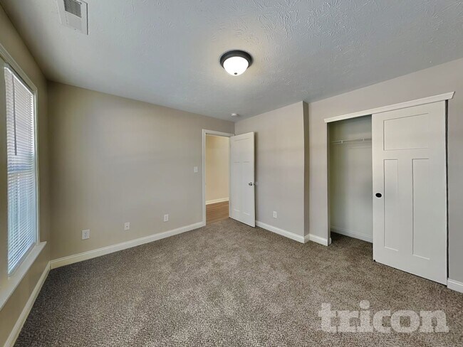 Building Photo - 3345 Deerbrook Dr