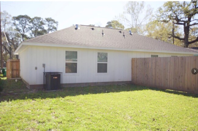 Building Photo - 6709 Greenhurst St