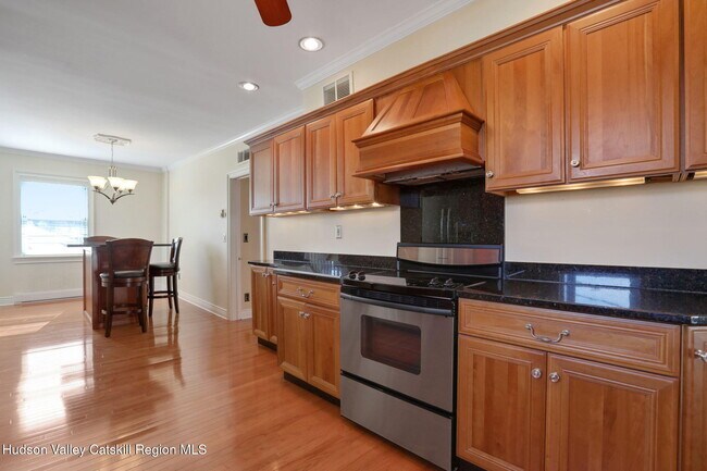 Building Photo - 411 Albany Ave