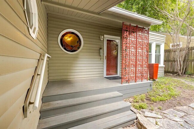 Primary Photo - 3715 Robinson Ave