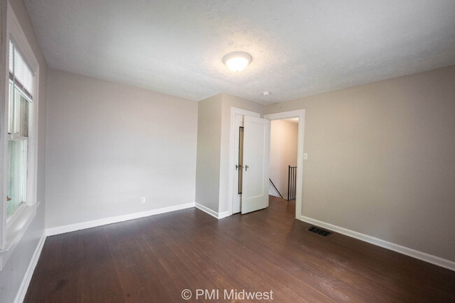 Building Photo - "Charming 3-Bedroom Retreat with Hardwood ...
