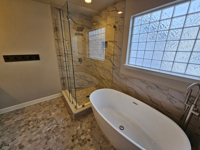 Building Photo - THREE SHIPS LANDING