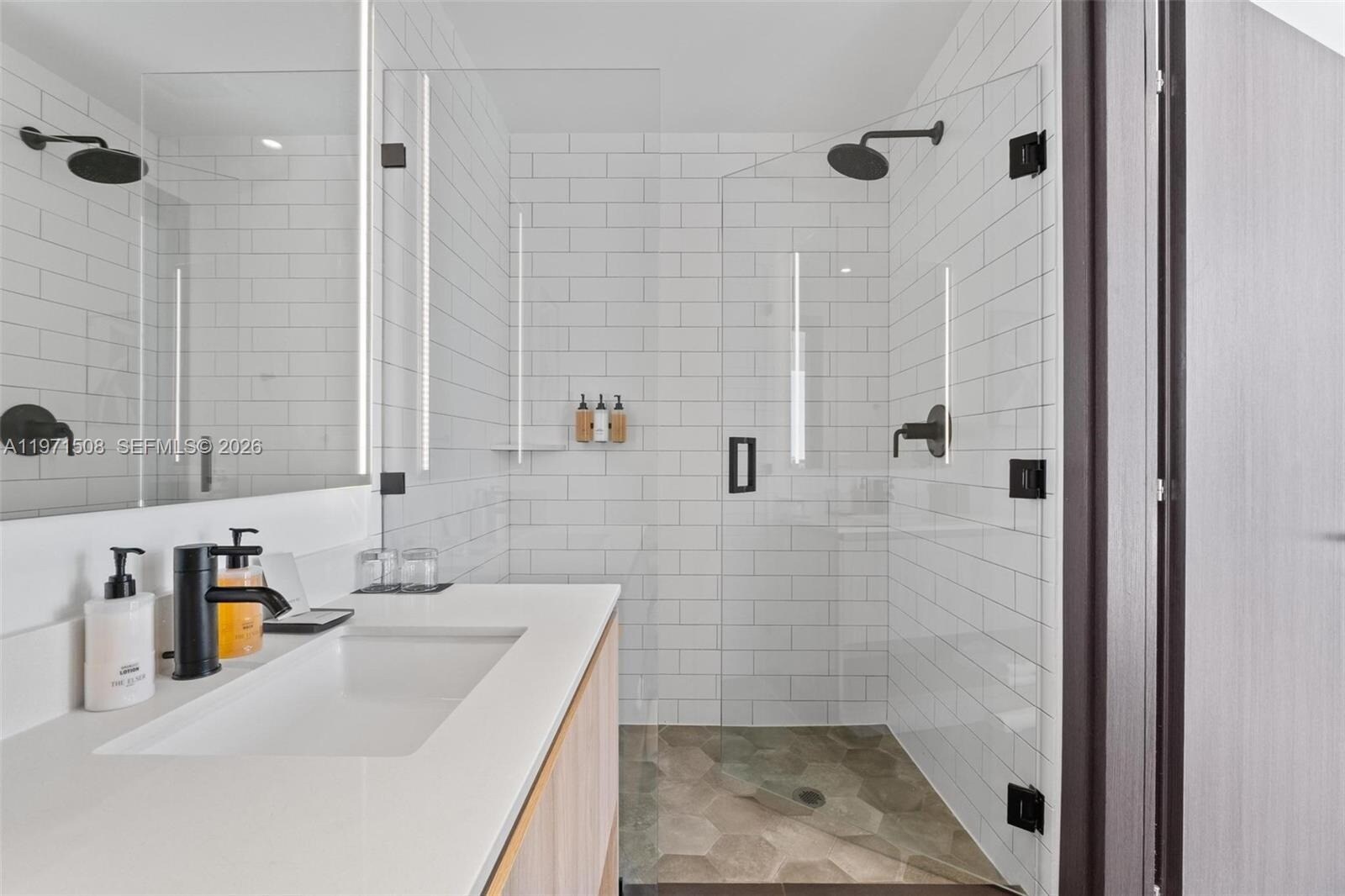 Building Photo - 398 NE 5th St