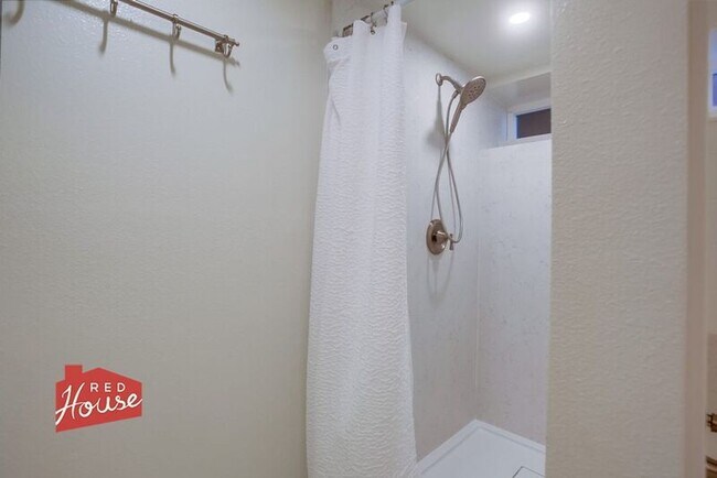 Building Photo - 4009 Canario St