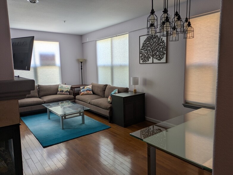 Living/dining room - 1727 N Pearl St