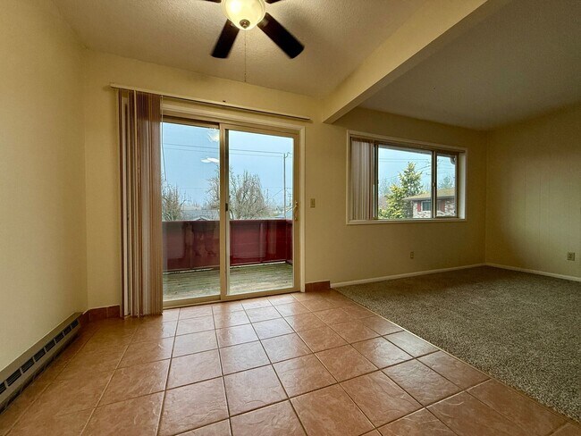 Building Photo - Vintage Upstairs 2 Bedroom With Patio In Hollywood District ~ Near It All! Off Street Parking~ Pe...
