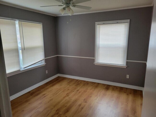 Building Photo - 7506 Rainbow Dr