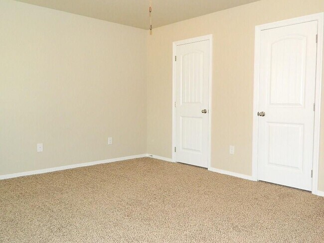 Building Photo - 4 Bedroom, 2 Bathroom Home In Mid West City/ Del City School District.