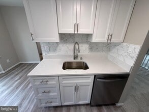 Building Photo - 4924 McFarland Dr