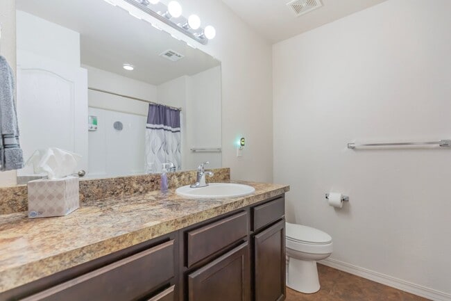 Building Photo - 800 Sherwood Dr